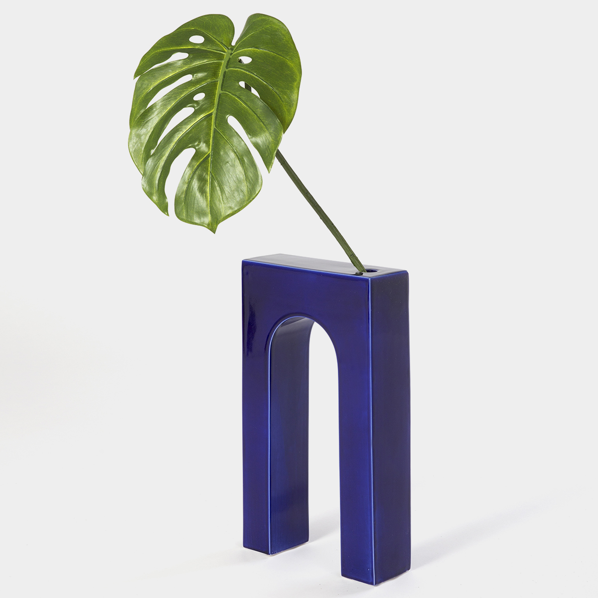 Vaso design Architetture domestiche 1, blu lucido by Margherita  Fanti