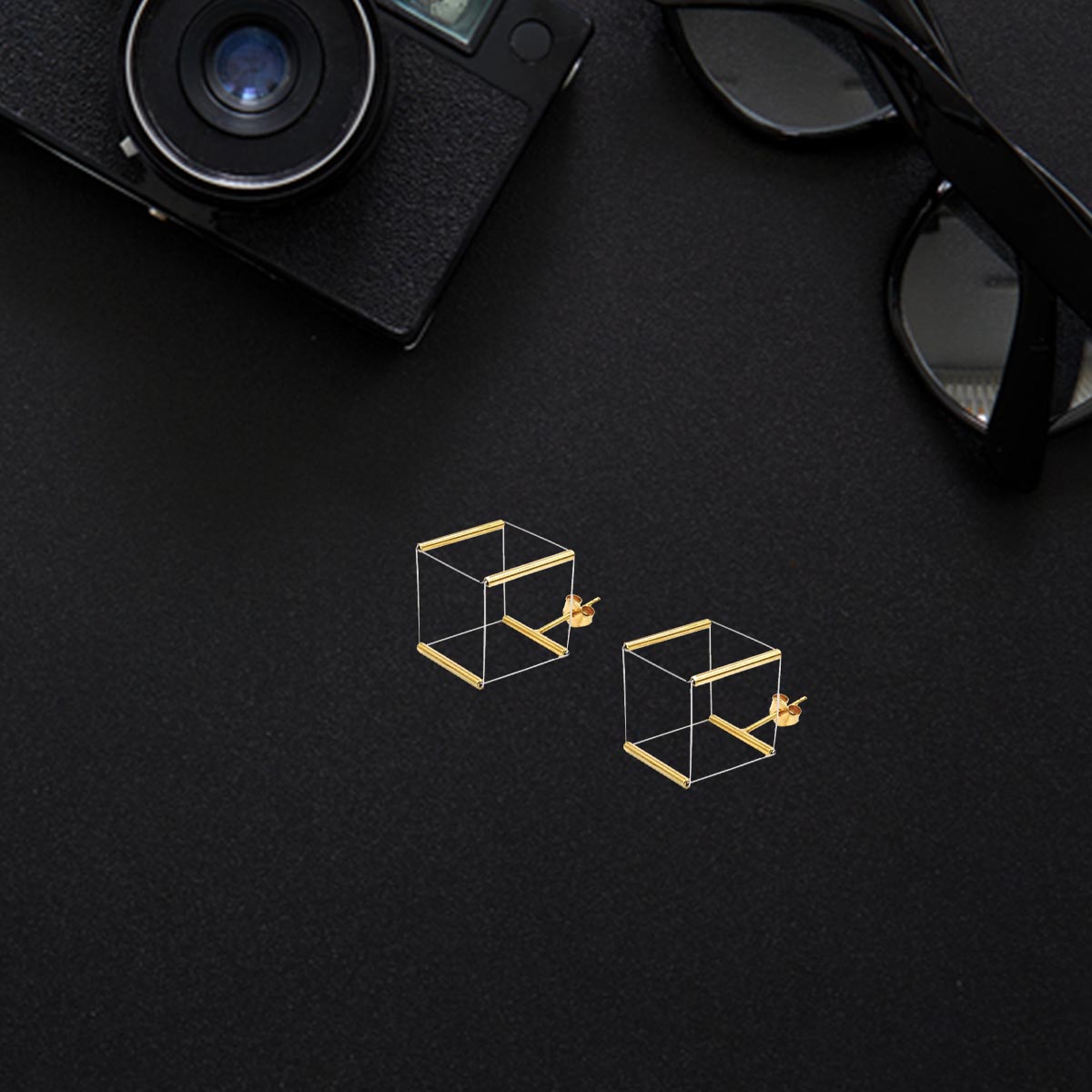 Orecchini Cube due, oro by Takirai Design