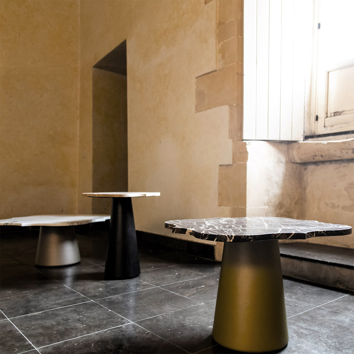 Tavolino design Borromeo medio, giallo - nero by Kimano Design
