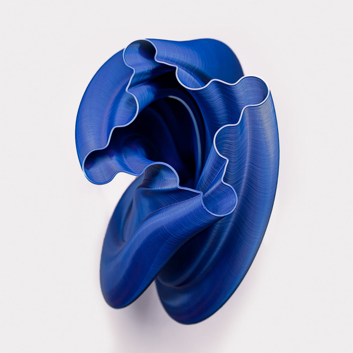 Vaso scultura Damocle, blu by Dygodesign