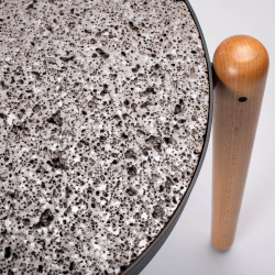 Tavolino in pietra perciata Tris, nero lucido by Kimano Design