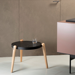 Tavolino in pietra perciata Tris, nero lucido by Kimano Design