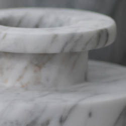 Vaso in marmo Bruciato  by Carrara Home Design 