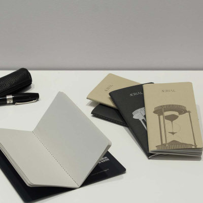 Quaderno tascabile Temporeggiare, grigio scuro by Aerial Design