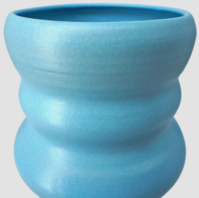 Vaso in terracotta Crisalide Ninfale , azzurro cielo semilucido by Pantoù