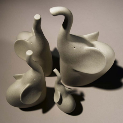 Set 4 sculture in ceramica Elefanti cuccioli, caolino by Lineasette
