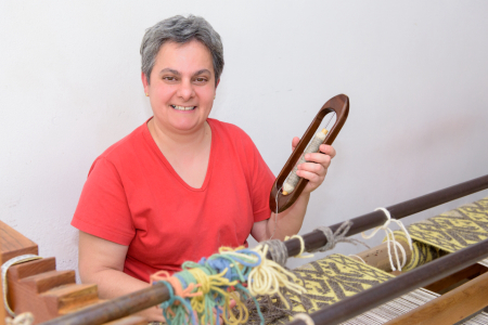 Anna Deriu, collezioni tessili fatte a mano su antichi telai - Bolotana